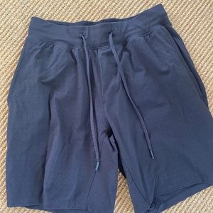Lululemon black mens athletic shorts Size M